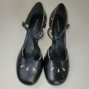Naturalizer Vintage Style T-Strap Pumps 3"Heel. Size 9M Worn One Time